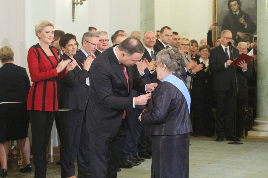 Prezydent Andrzej Duda wrecza Order Orla Bialego